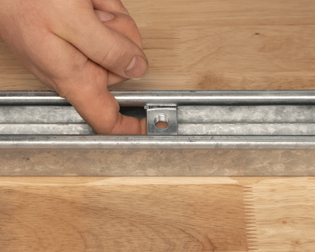 AB304 UNISTRUT STEP03