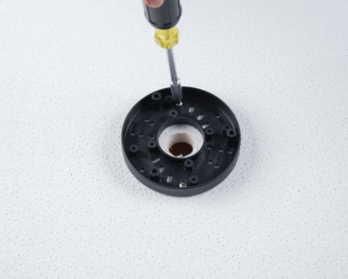 AH301 CEILING STEP03A